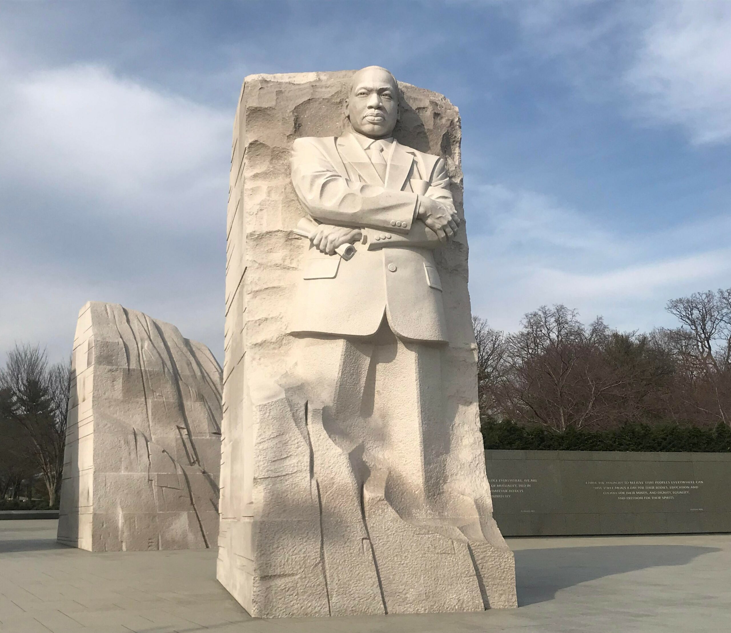 MLKJ statue