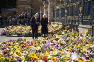 QE2funeral flowers