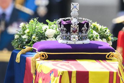QE2funeral imperial crown