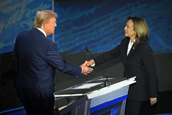 TH debate1 handshake