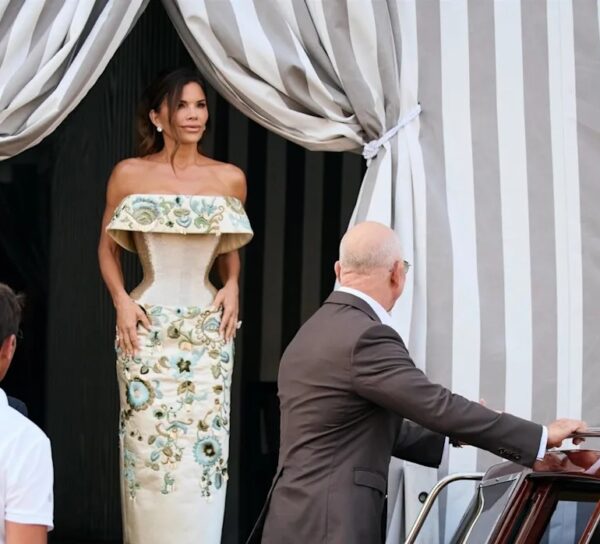 bezos dress2
