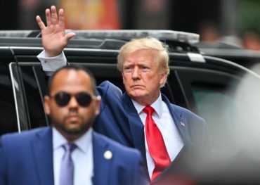 trump FBI waving