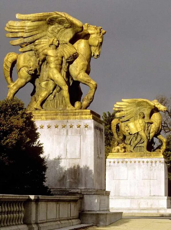 trump gold horses